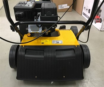 Вертикуттер бензиновый Cub Cadet XC1 B35 вид сзади