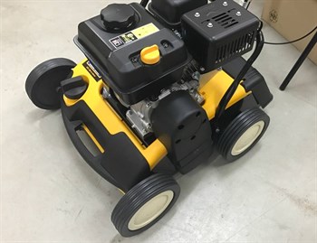 Вертикуттер бензиновый Cub Cadet XC1 B35 заправка маслом.